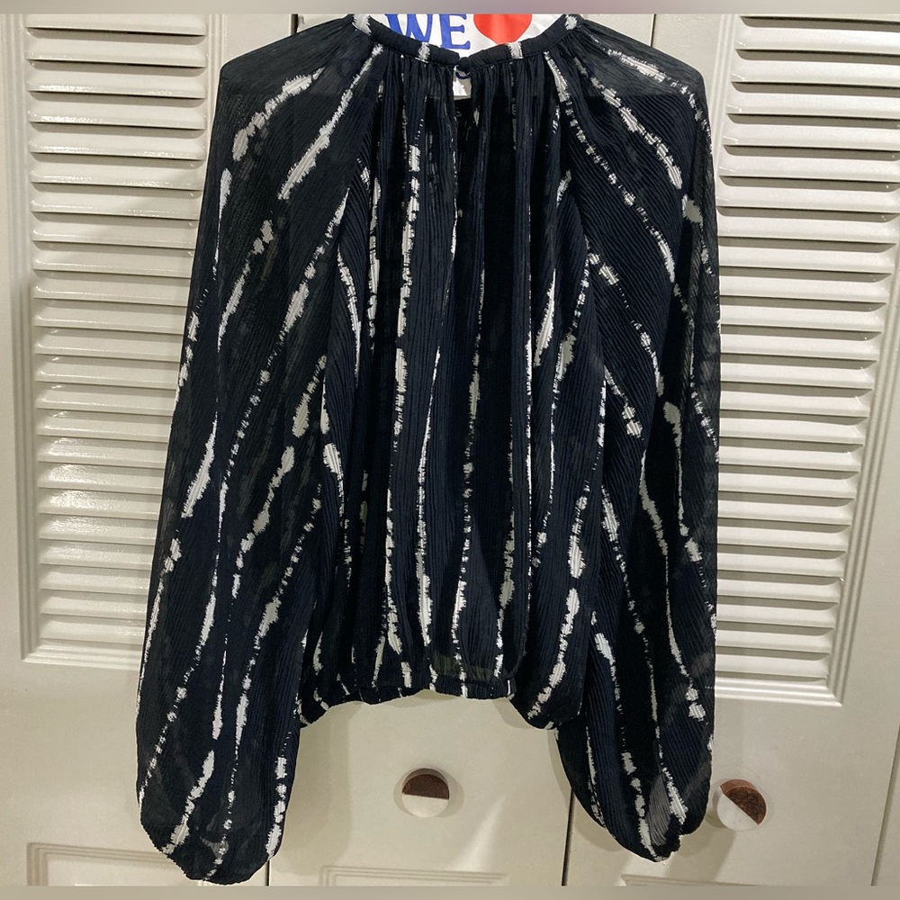 H&M BALLON STYLE BLACK/WHITE STRIP TOP WITH ELASTICIZED CUFFS AND WAIST